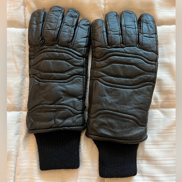 Leather gloves. Extra warm w/ liner & wrist protection to block the cold & snow - Picture 2 of 3